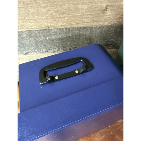 2000 Mervyn’s Boy Bear Includes 3 Outfits & Case In Box - Picture 8 of 8